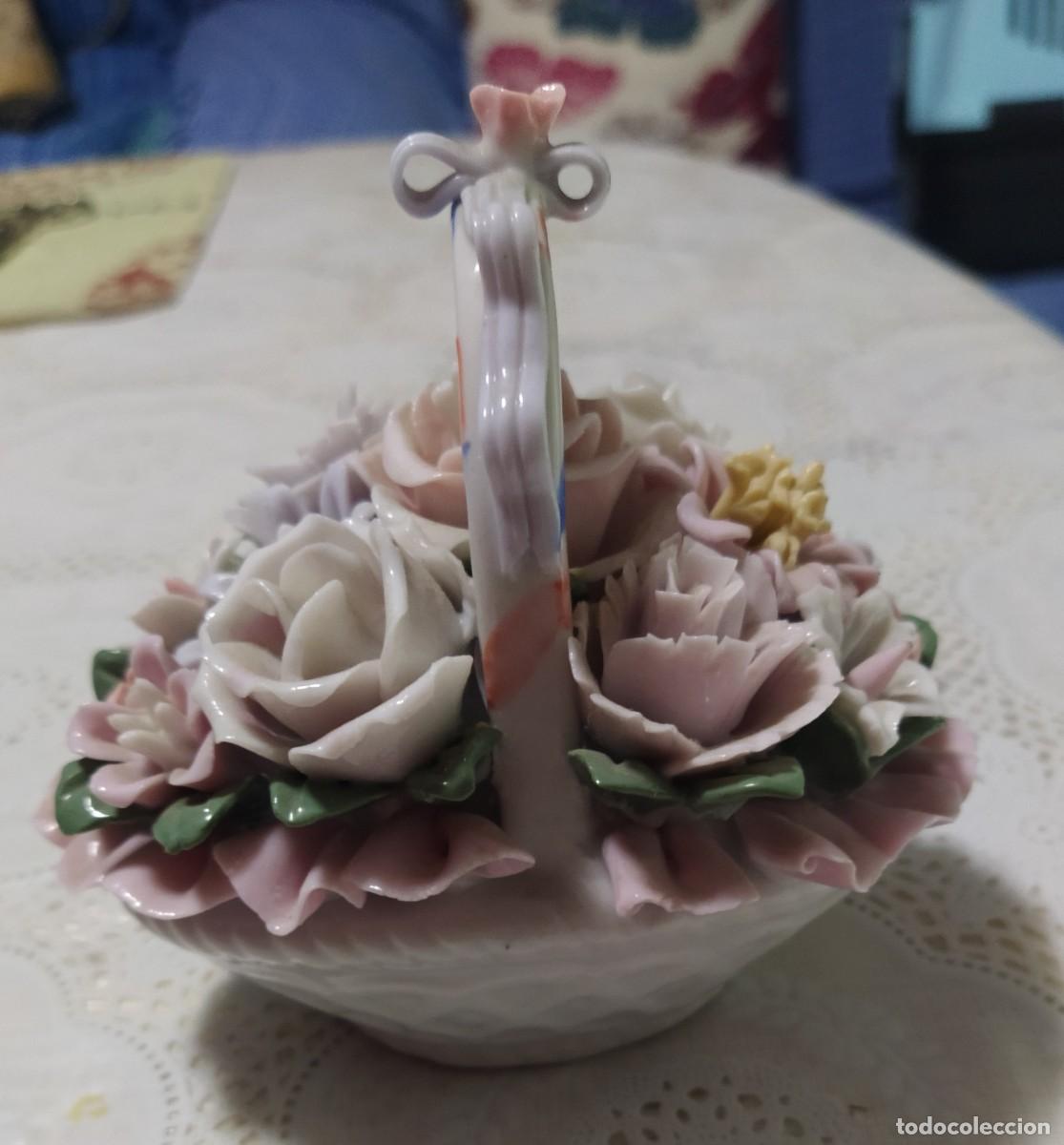 Antig&uuml;edades: Figura cesta flores porcelana cer&aacute;mica