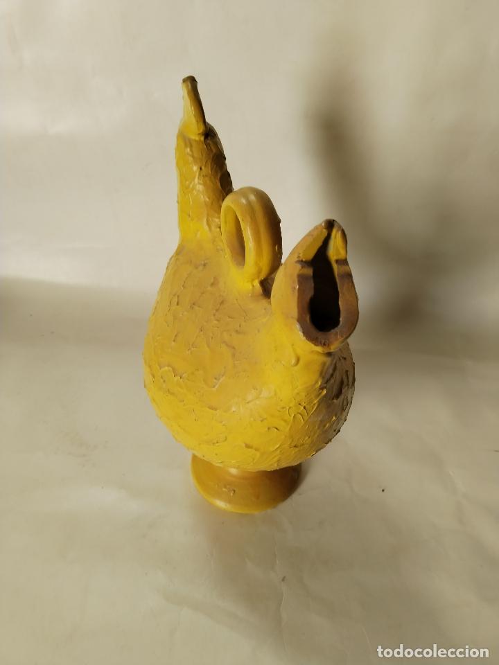 Antig&uuml;edades: botijo de gallo amarillo - Foto 2