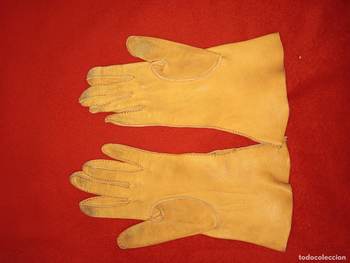 Antig&uuml;edades: Par de guantes - Foto 3