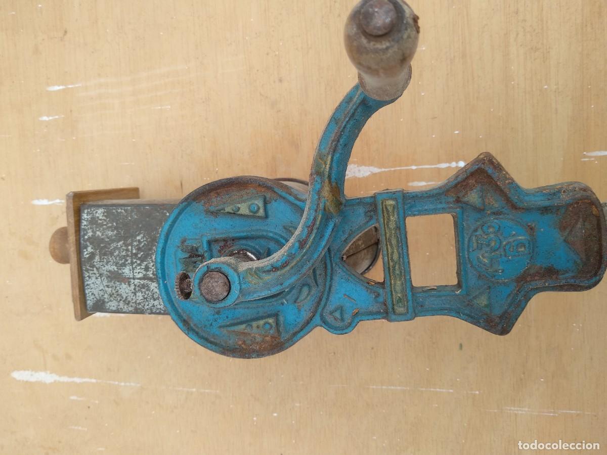 Antig&uuml;edades: Molinillo - Foto 2
