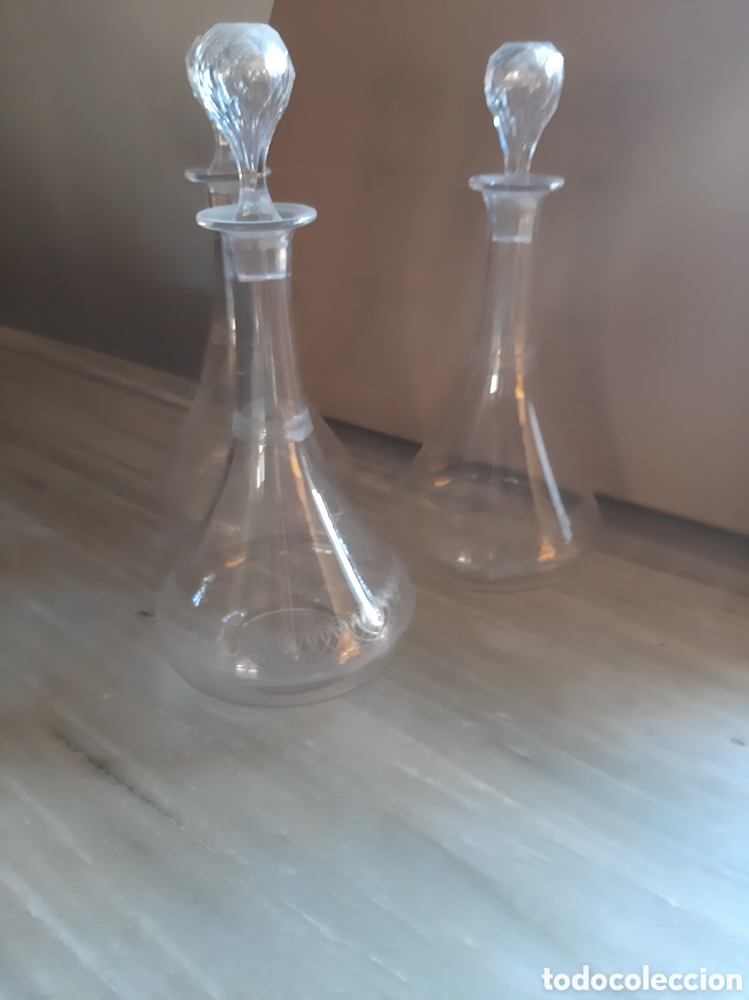 Antig&uuml;edades: 2 licoreras antiguas de cristal - Foto 5