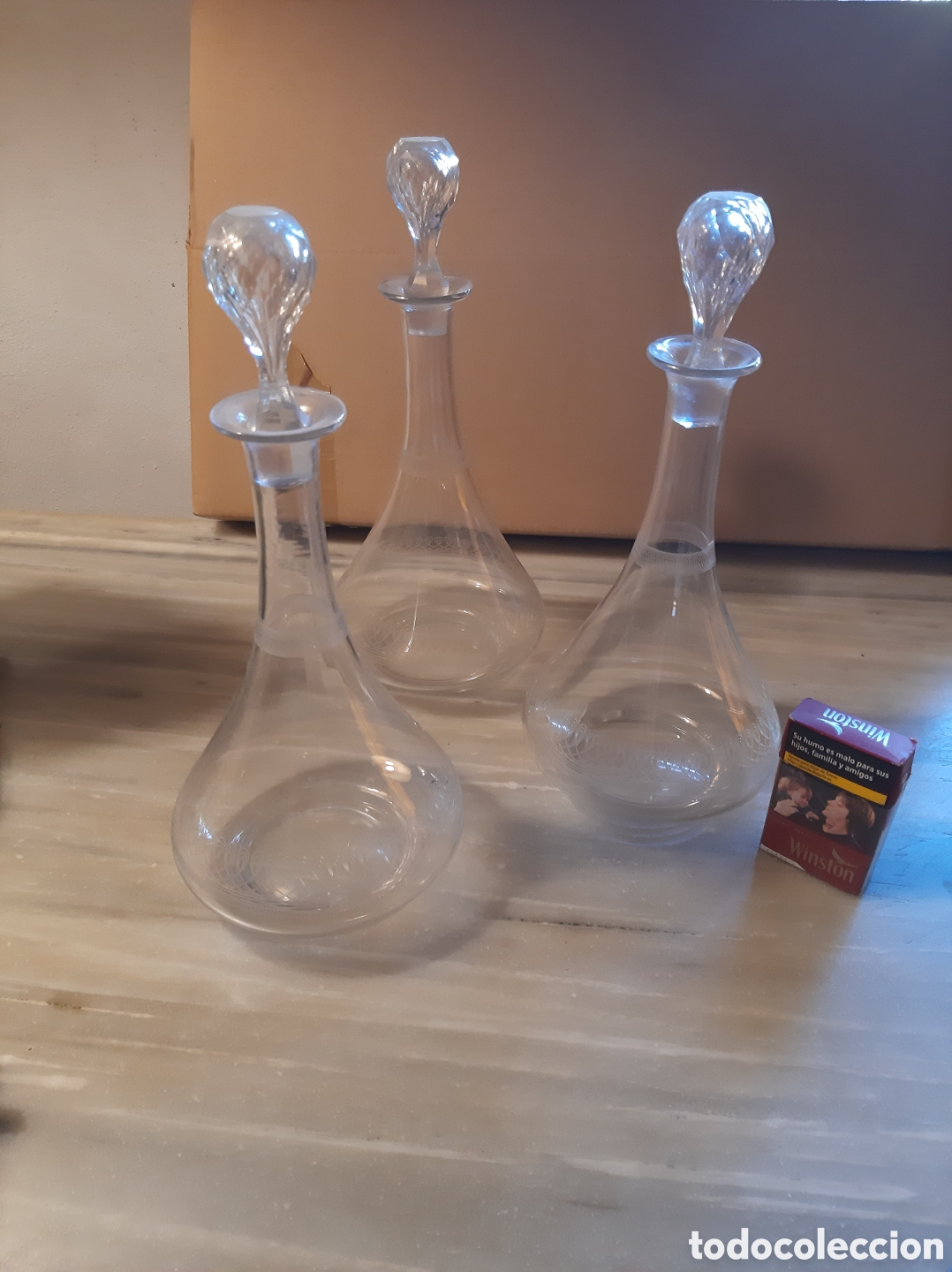 Antig&uuml;edades: 2 licoreras antiguas de cristal - Foto 1