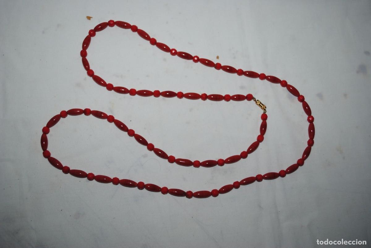 Antig&uuml;edades: COLLAR CON CUENTAS ROJAS DE MURANO . - Foto 1
