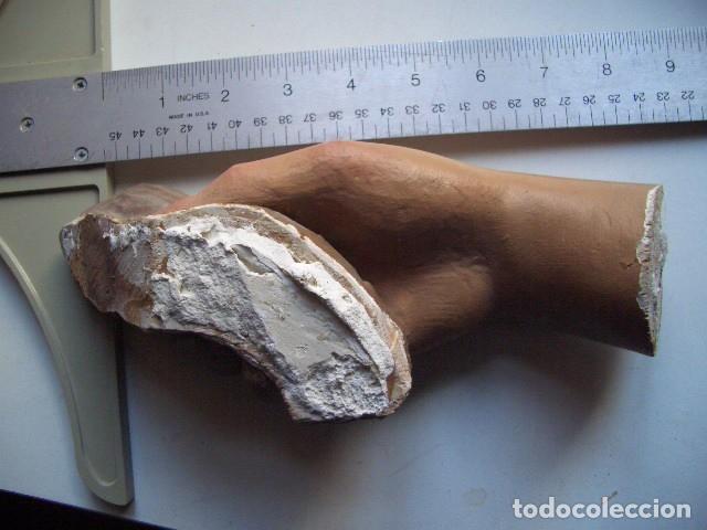 Antig&uuml;edades: Mano de santa de madera policromada - Foto 2