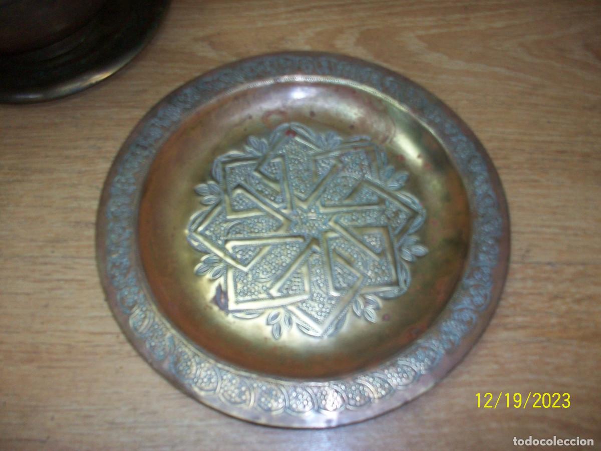 Antig&uuml;edades: ANTIGUOS PLATOS Y MACETERO ARABE EN BRONCE - Foto 4