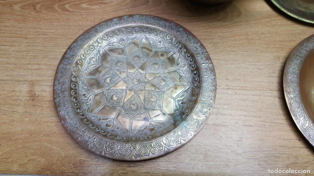 Antig&uuml;edades: ANTIGUOS PLATOS Y MACETERO ARABE EN BRONCE - Foto 9