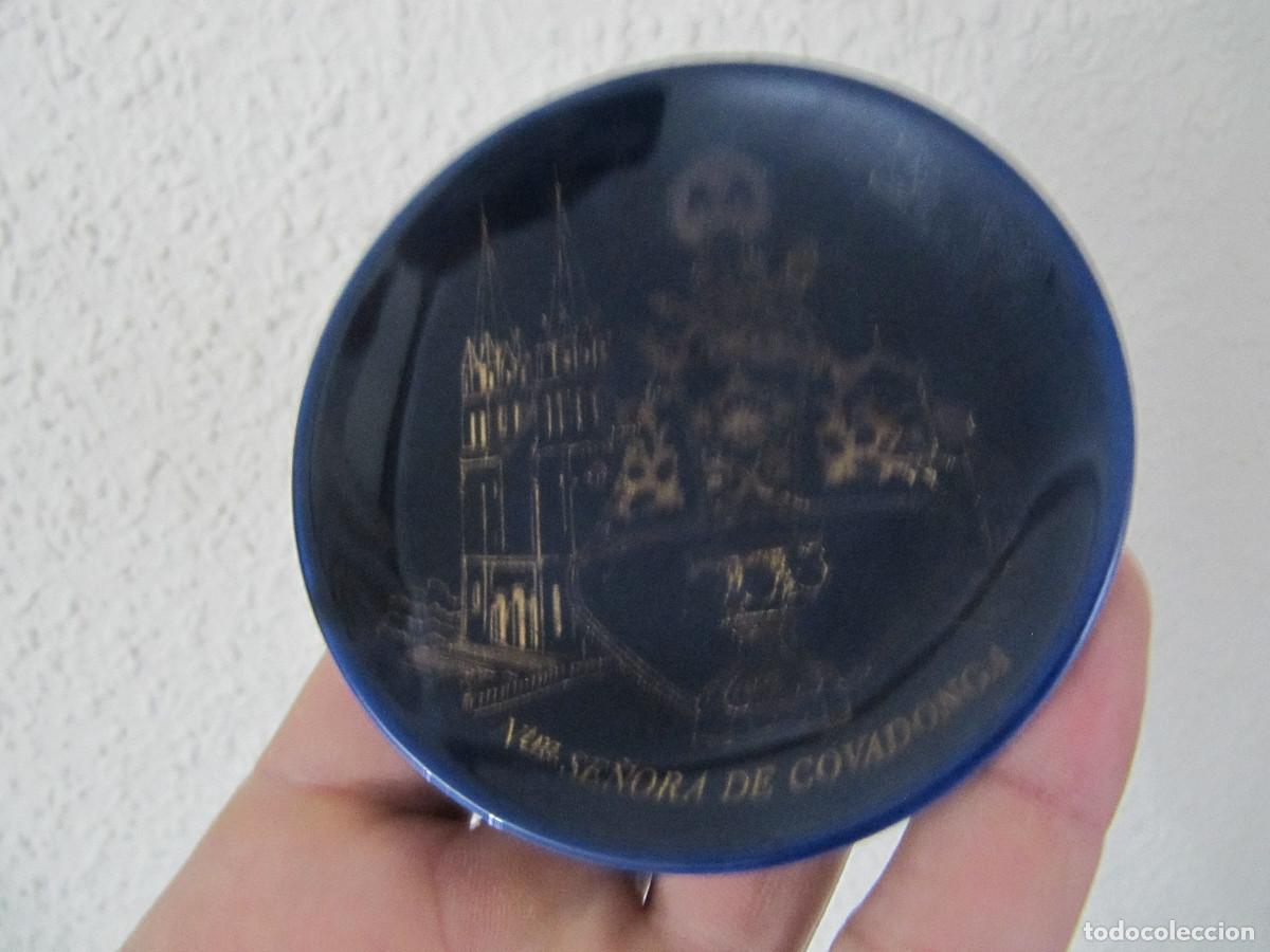 Antig&uuml;edades: Plato de la Virgen de Covadonga en azul cobalto - Foto 4