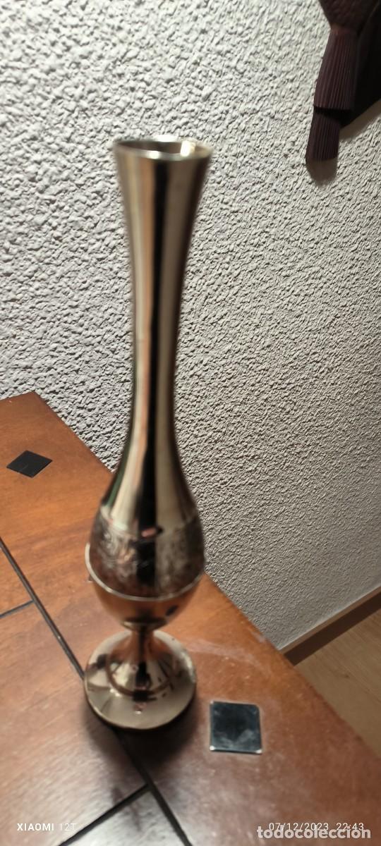 Antig&uuml;edades: FLORERO DE METAL aprox 22 cm - Foto 4