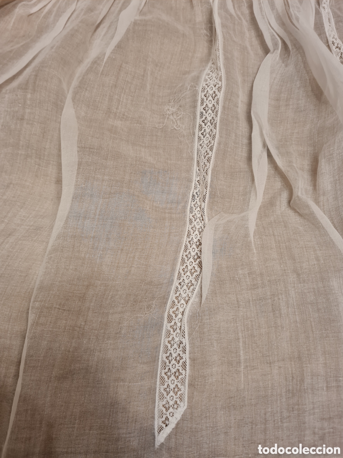 Antig&uuml;edades: Capa vestido bordado - Foto 2
