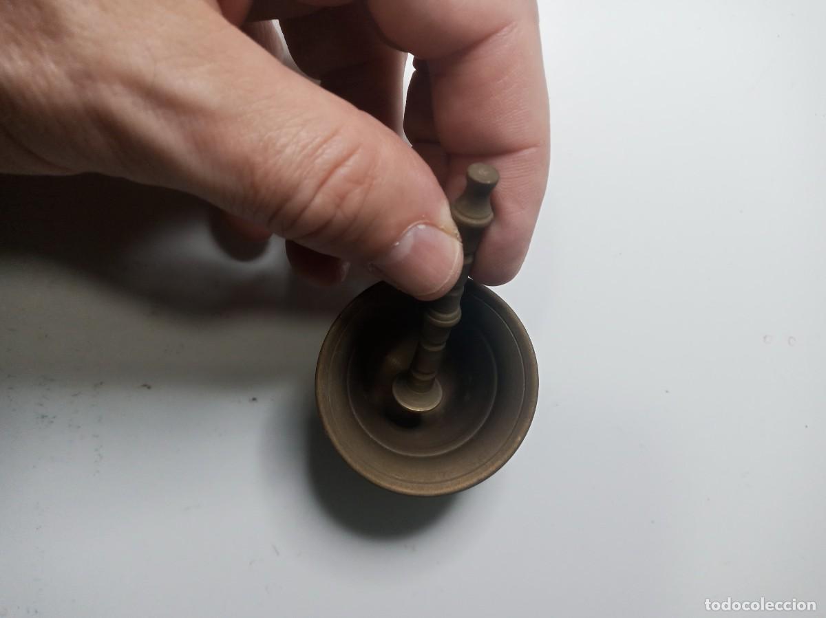 Antig&uuml;edades: mini mortero de farmacia de bronce. - Foto 4