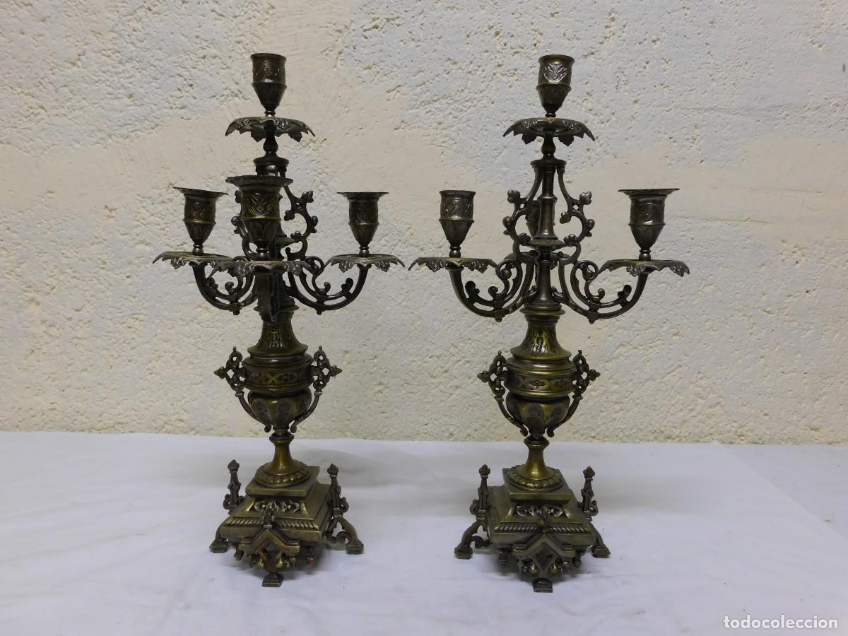 Antig&uuml;edades: PAREJA CANDELABROS BRONCE - Foto 1