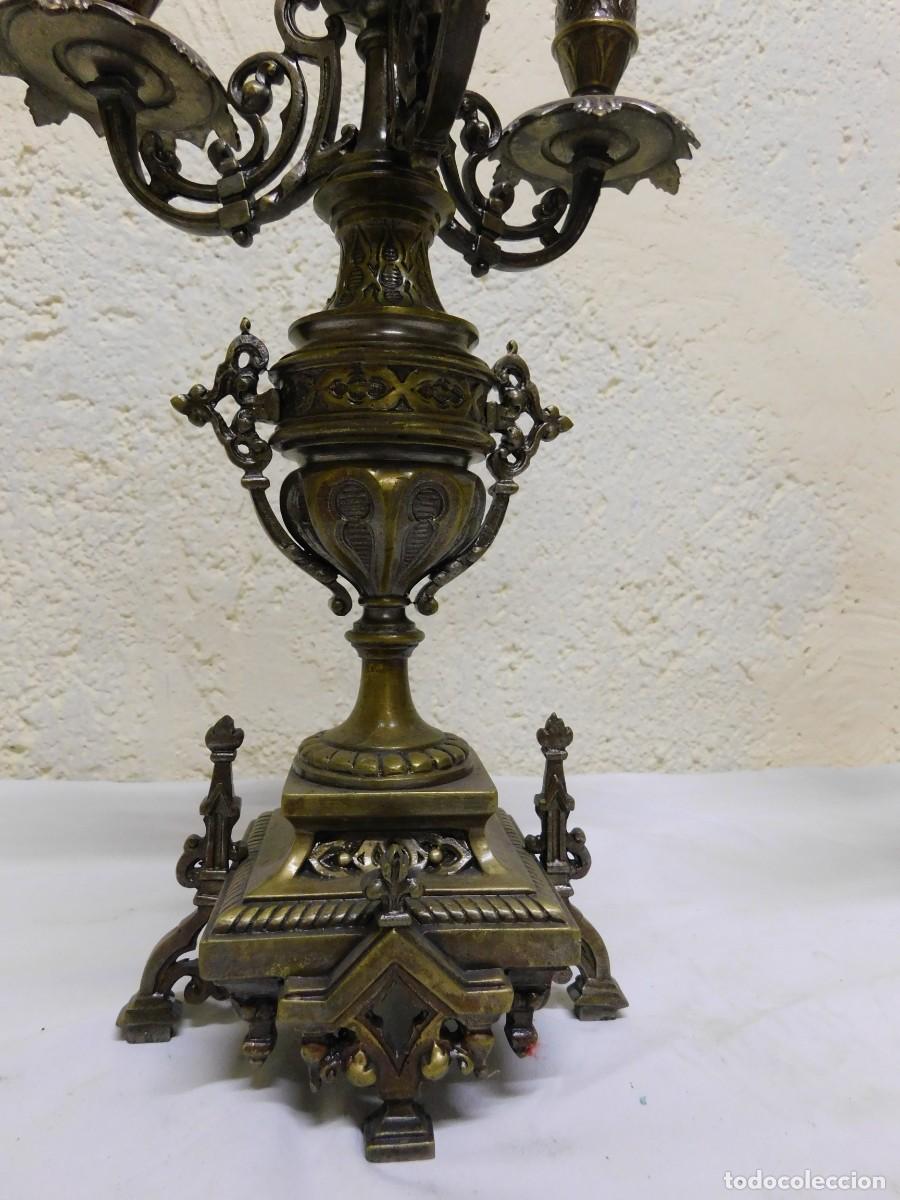 Antig&uuml;edades: PAREJA CANDELABROS BRONCE - Foto 5