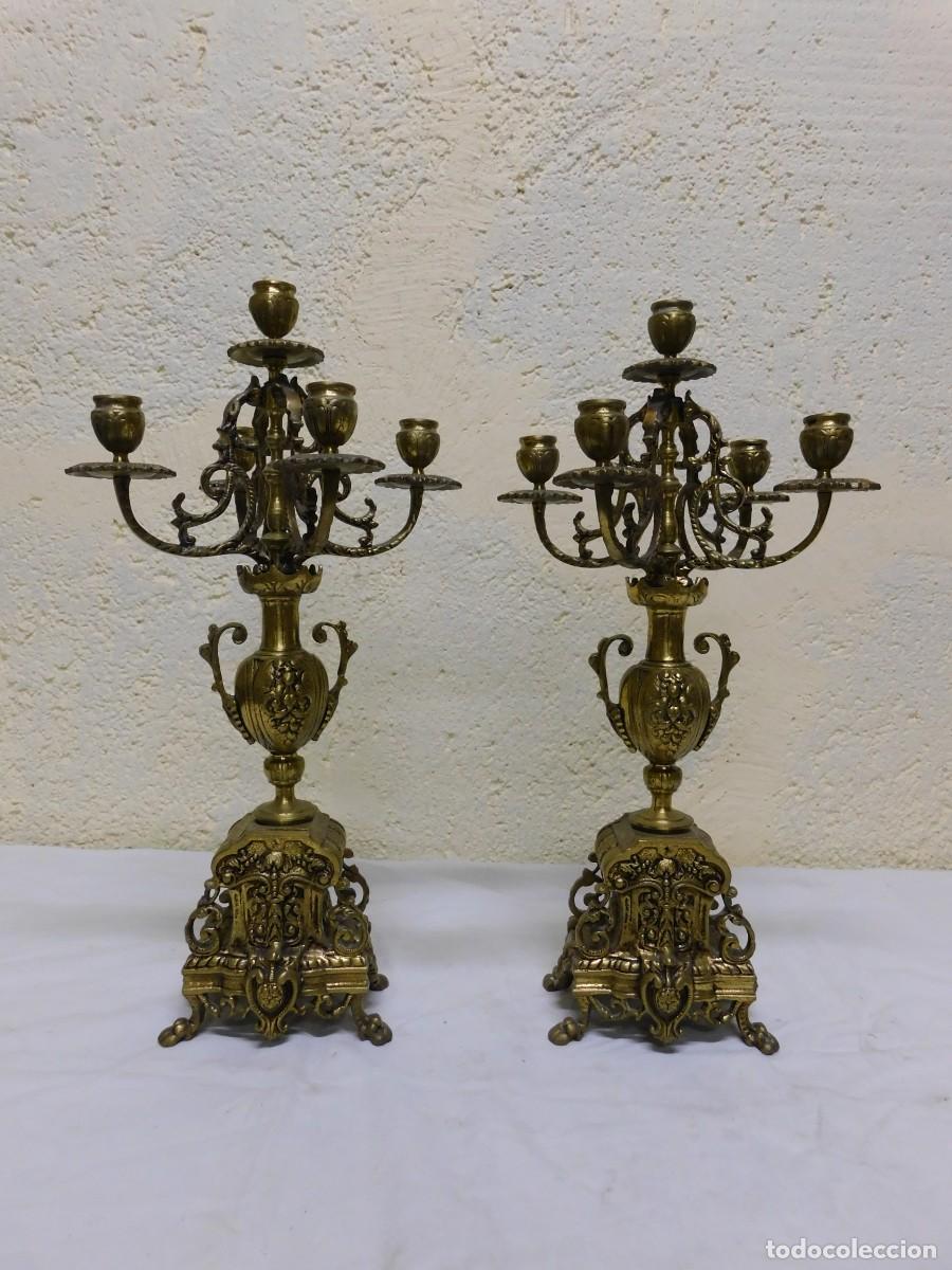 Antig&uuml;edades: PAREJA CANDELABROS BRONCE - Foto 2