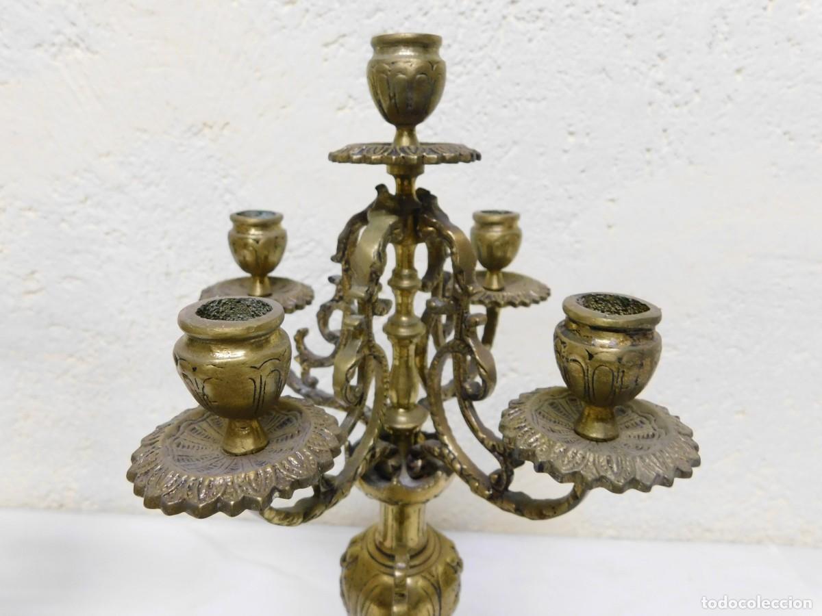 Antig&uuml;edades: PAREJA CANDELABROS BRONCE - Foto 9