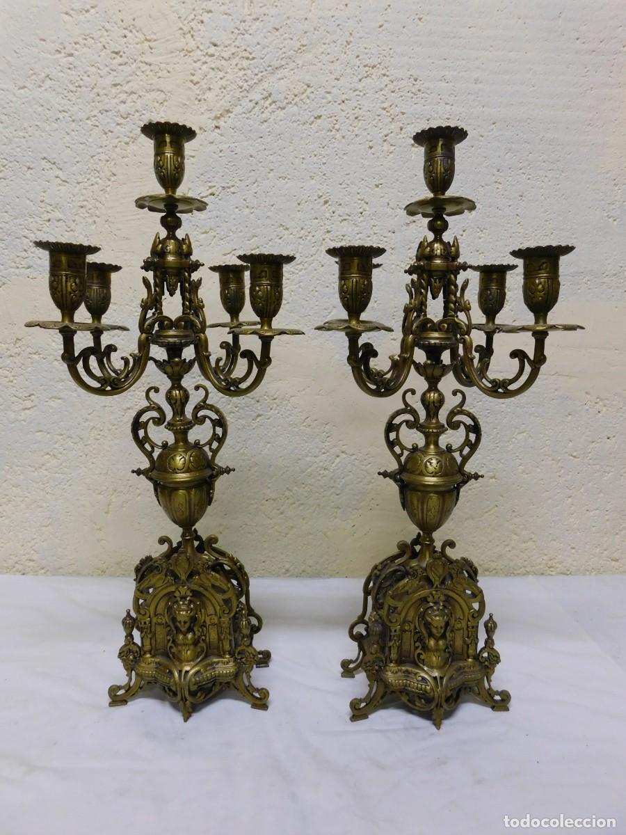 Antig&uuml;edades: PAREJA CANDELABROS BRONCE - Foto 1