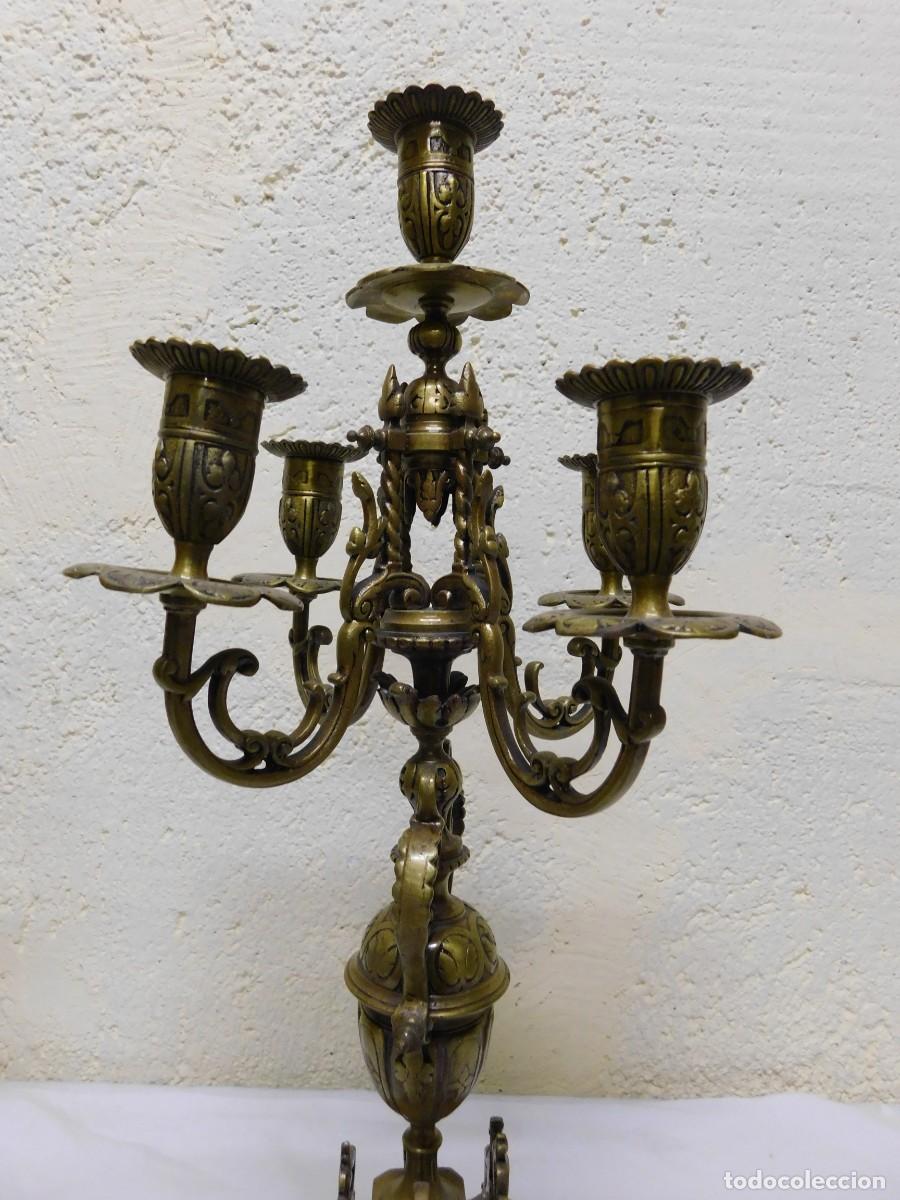Antig&uuml;edades: PAREJA CANDELABROS BRONCE - Foto 9