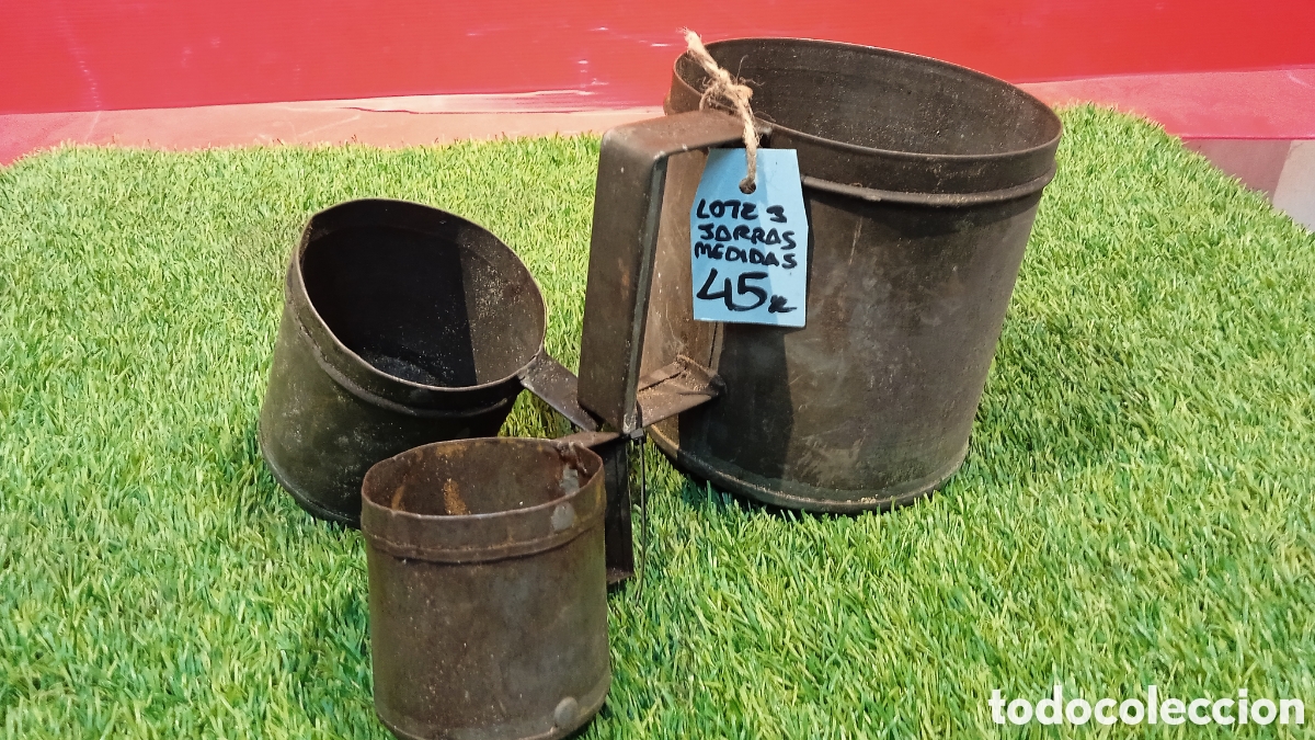 Antig&uuml;edades: LOTE DE 3 JARRAS ANTIGUAS MEDIDAS. LATO???