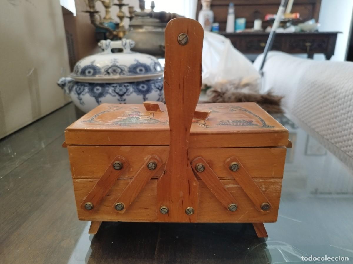 Antig&uuml;edades: Costurero de madera antiguo - Foto 1