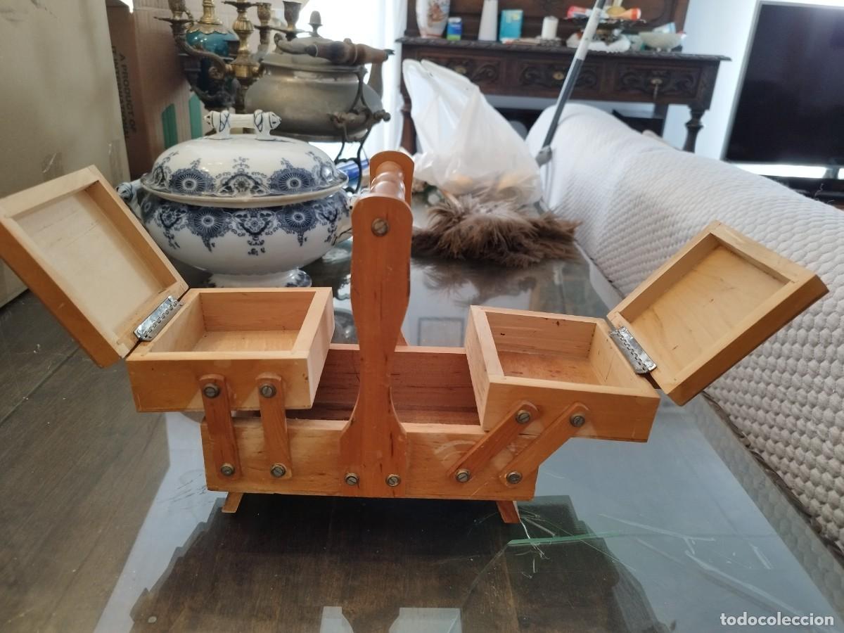 Antig&uuml;edades: Costurero de madera antiguo - Foto 4