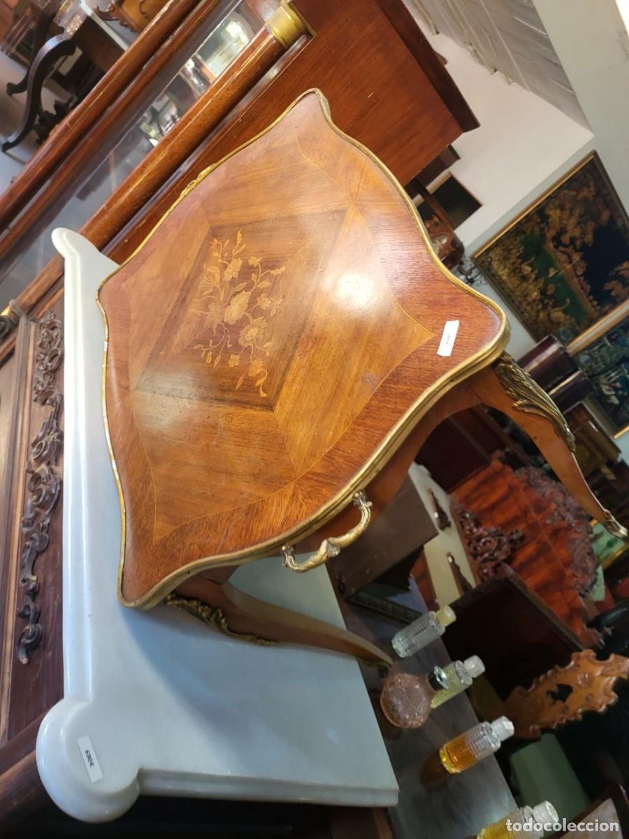 Antig&uuml;edades: Mesa auxiliar de marqueteria - Foto 3
