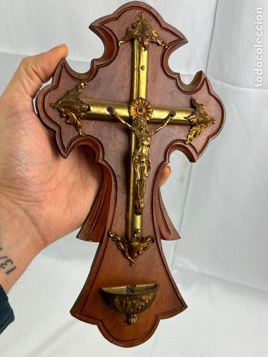 Antig&uuml;edades: CRUCIFIJO CON BENDITERA EN MADERA - Foto 3