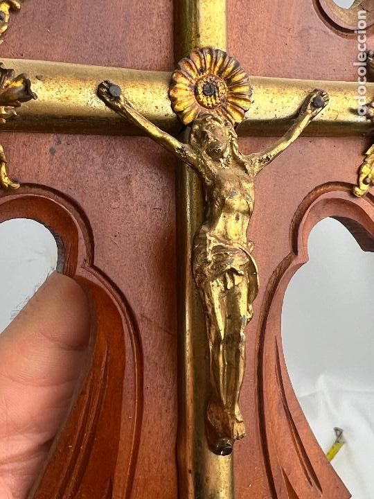 Antig&uuml;edades: CRUCIFIJO CON BENDITERA EN MADERA - Foto 5