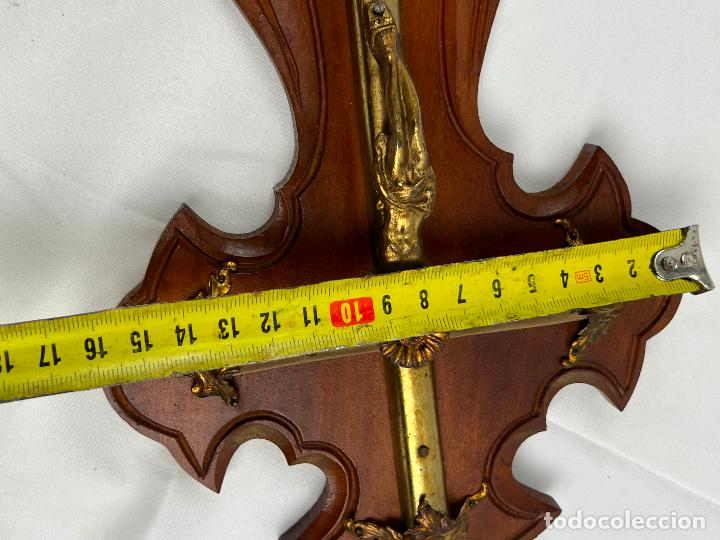 Antig&uuml;edades: CRUCIFIJO CON BENDITERA EN MADERA - Foto 8