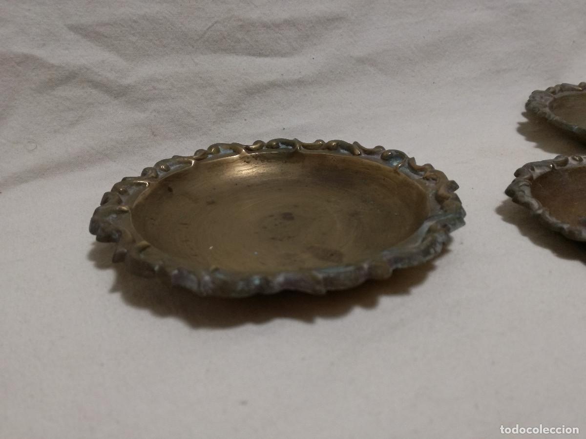 Antig&uuml;edades: 3 PLATOS PEQUE&Ntilde;OS DE BRONCE / LATON - Foto 5