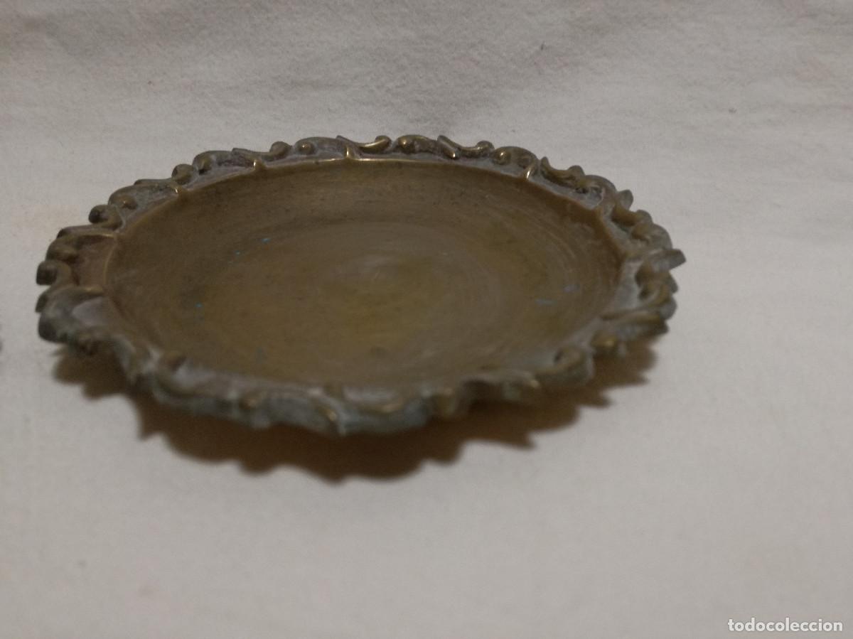 Antig&uuml;edades: 3 PLATOS PEQUE&Ntilde;OS DE BRONCE / LATON - Foto 7