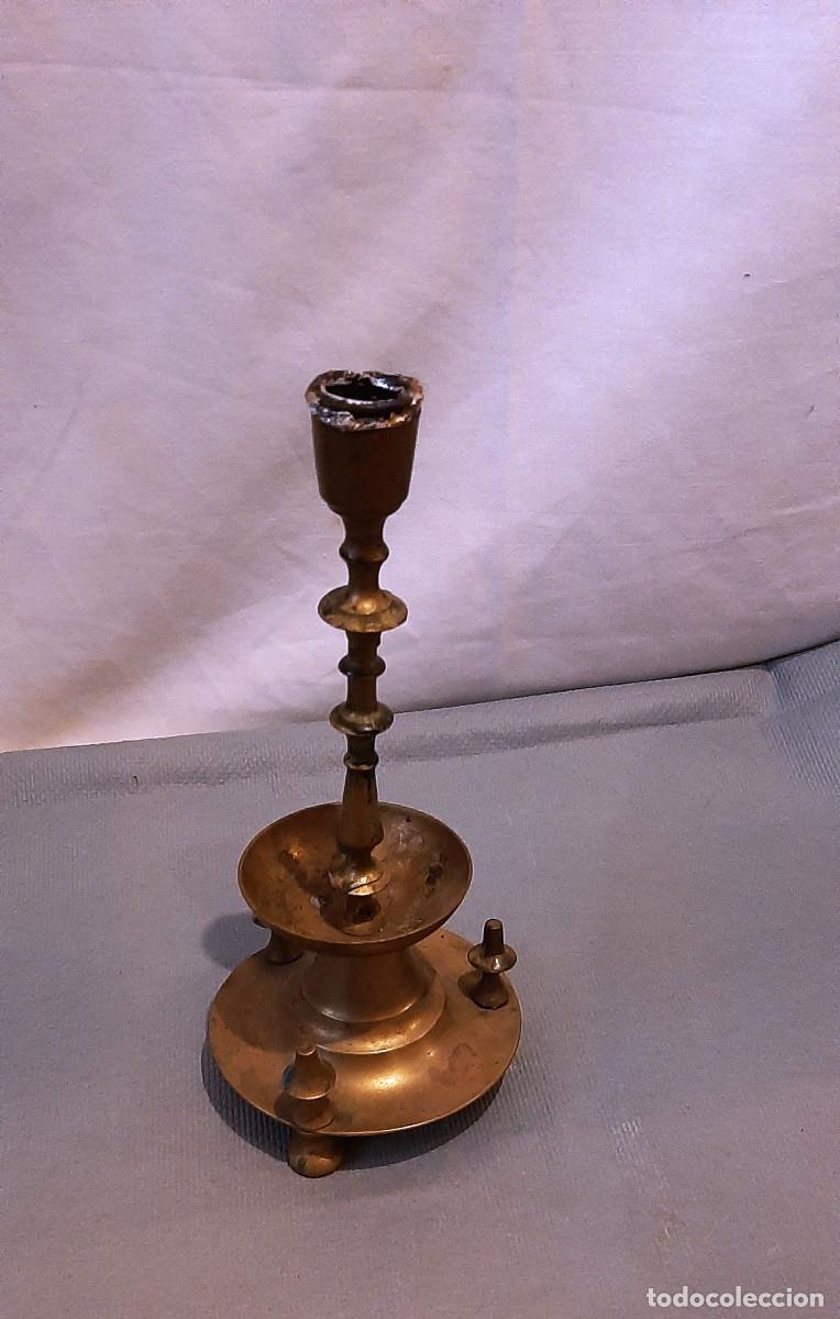 Antig&uuml;edades: Portavela antiguo en bronce - Foto 2