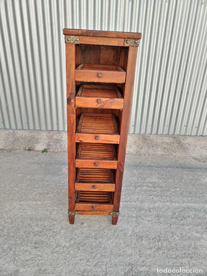 Antig&uuml;edades: mueble auxiliar de madera y rat&aacute;n bamb&uacute; - Foto 2