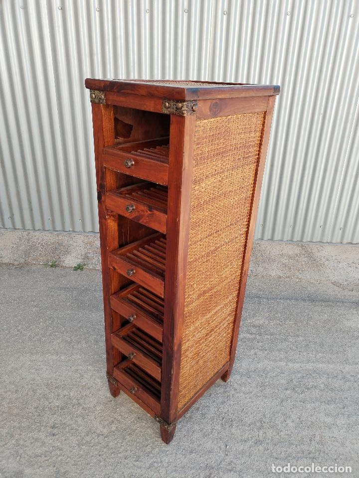 Antig&uuml;edades: mueble auxiliar de madera y rat&aacute;n bamb&uacute; - Foto 5