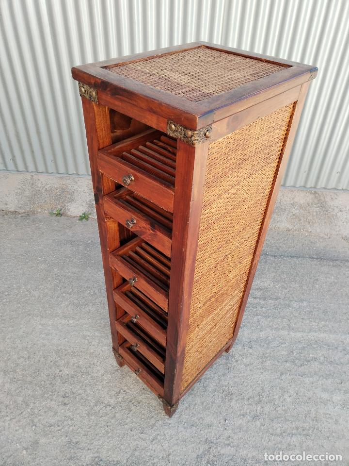 Antig&uuml;edades: mueble auxiliar de madera y rat&aacute;n bamb&uacute; - Foto 6