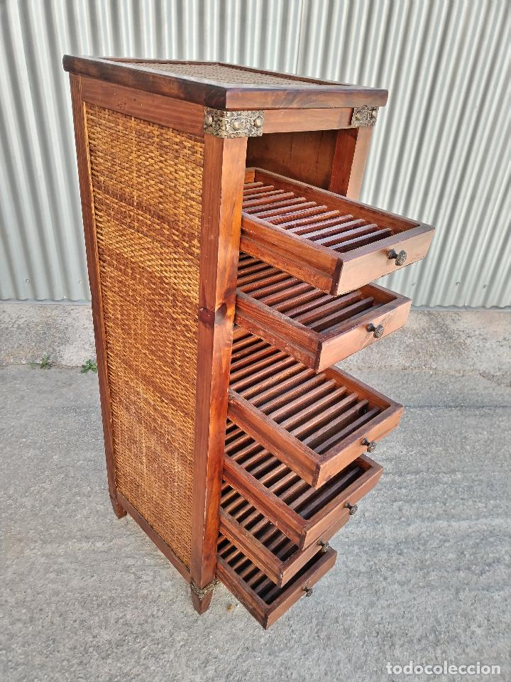 Antig&uuml;edades: mueble auxiliar de madera y rat&aacute;n bamb&uacute; - Foto 7