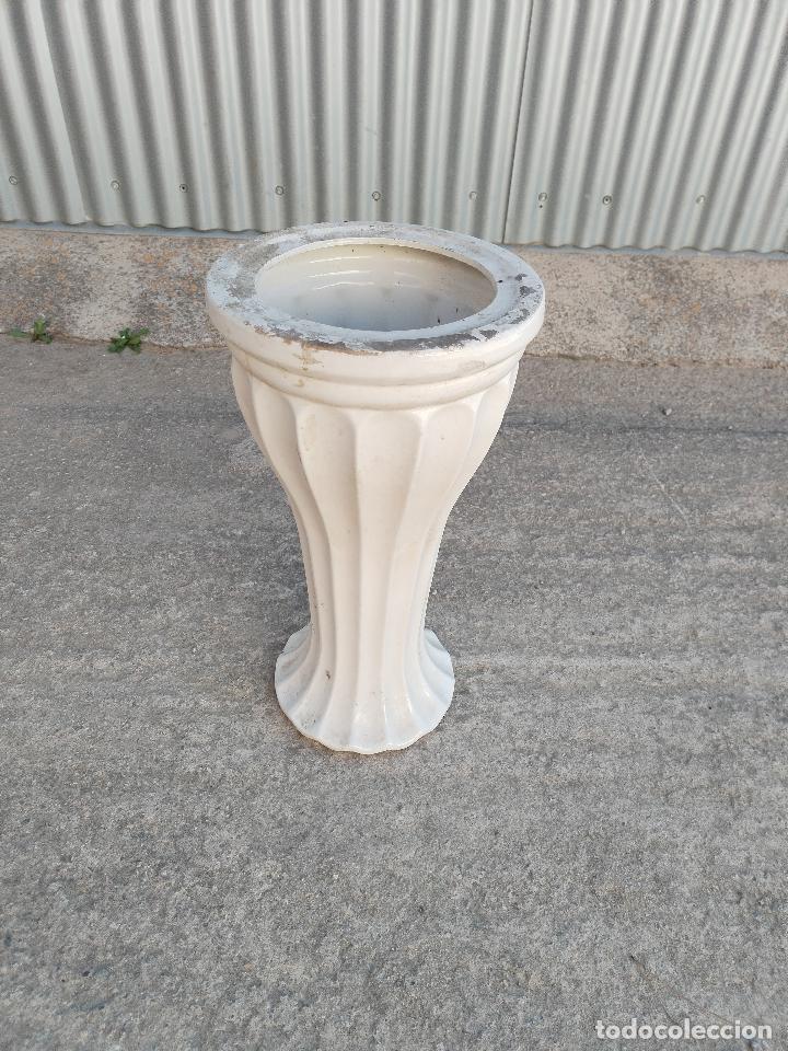 Antig&uuml;edades: peana macetero de ceramica - Foto 3