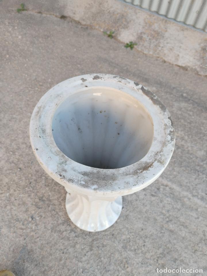 Antig&uuml;edades: peana macetero de ceramica - Foto 4