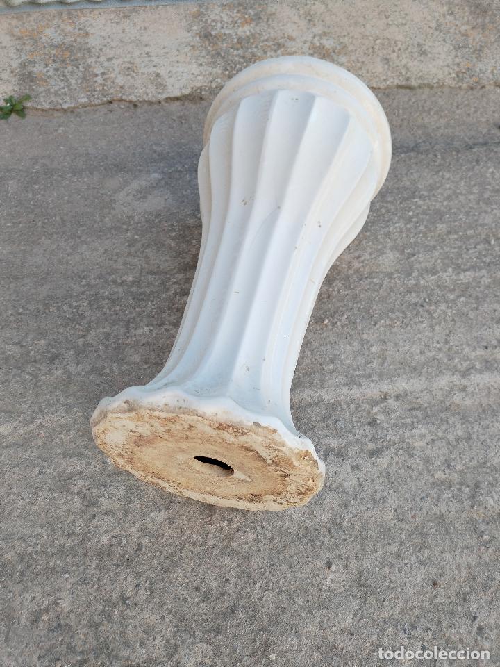 Antig&uuml;edades: peana macetero de ceramica - Foto 5