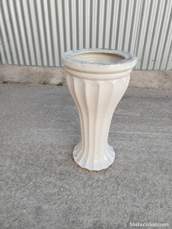 Antig&uuml;edades: peana macetero de ceramica - Foto 6