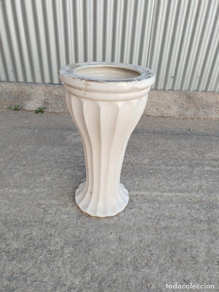 Antig&uuml;edades: peana macetero de ceramica - Foto 1