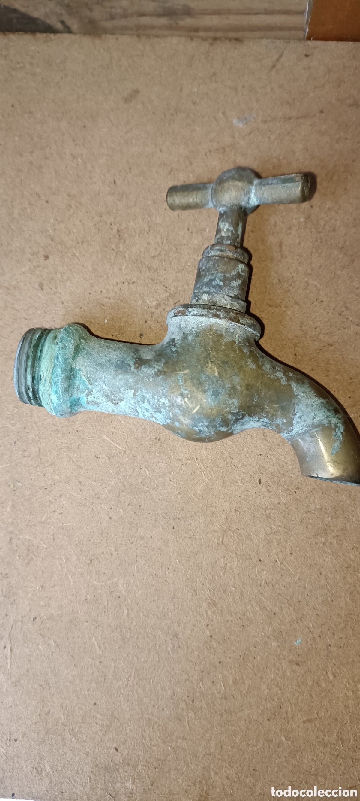 Antig&uuml;edades: Grifo, antiguo desconozco material - Foto 4