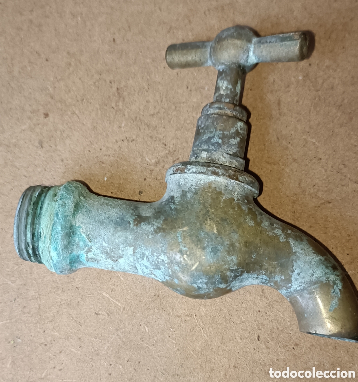 Antig&uuml;edades: Grifo, antiguo desconozco material - Foto 1