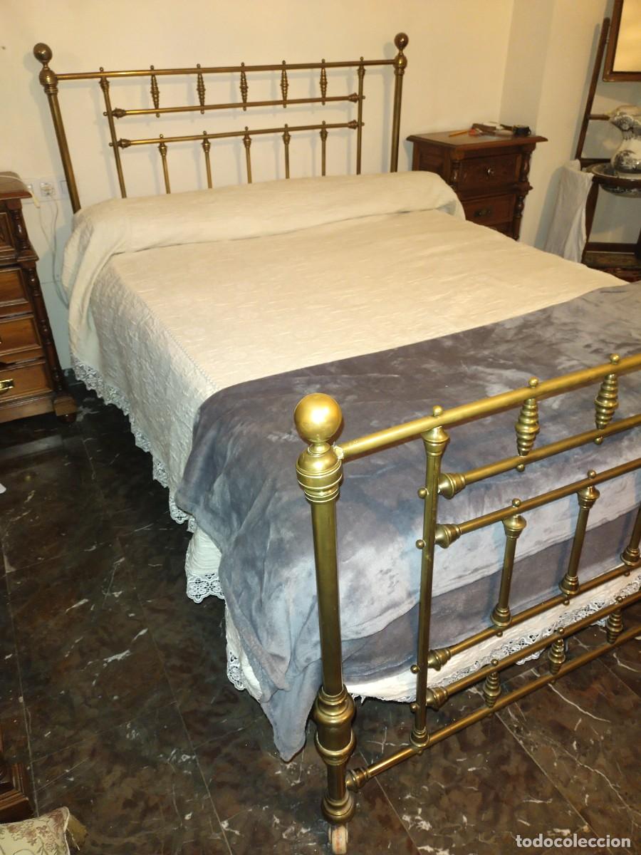 Antig&uuml;edades: Antigua cama de laton - Foto 2