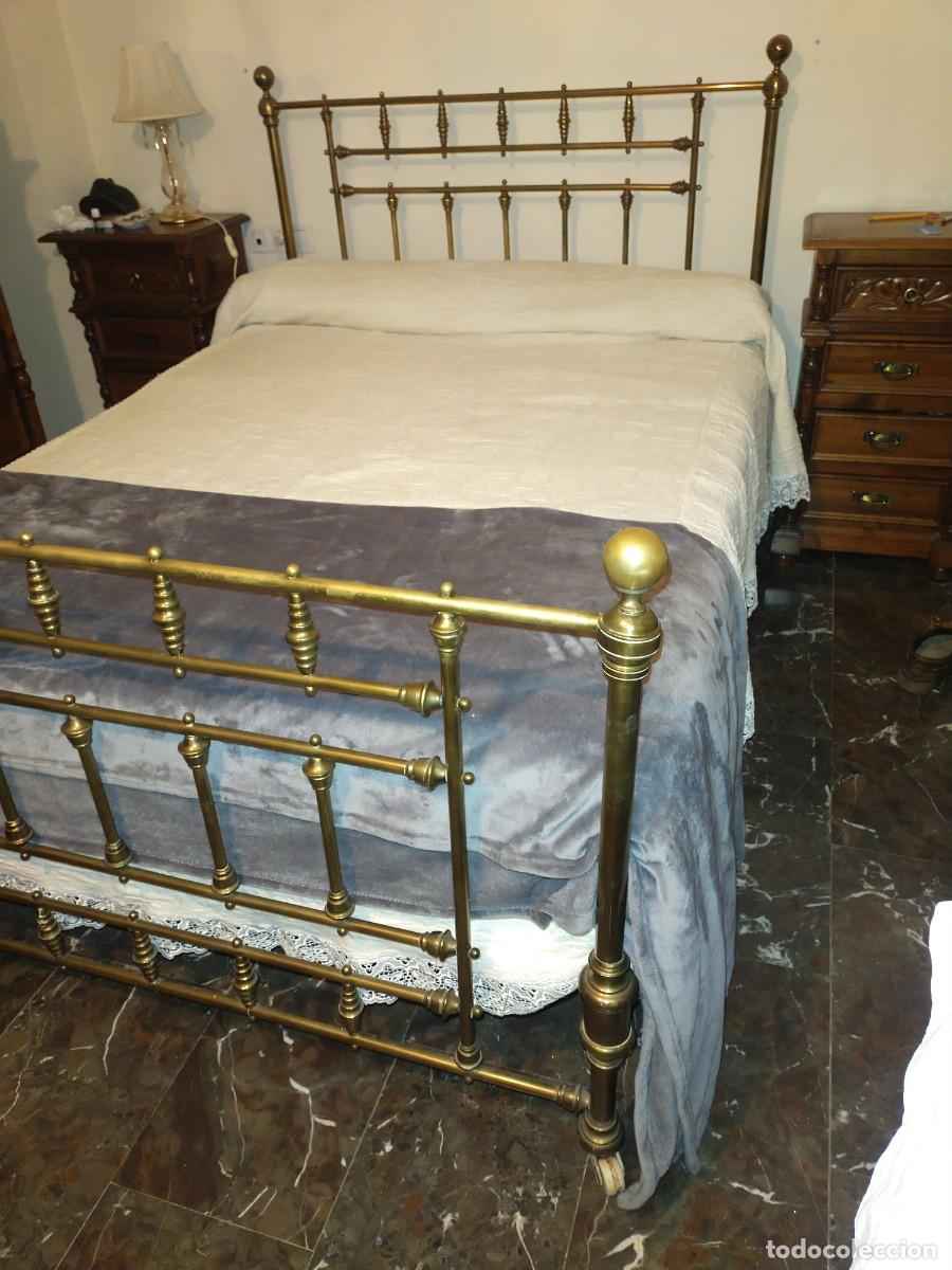 Antig&uuml;edades: Antigua cama de laton - Foto 3