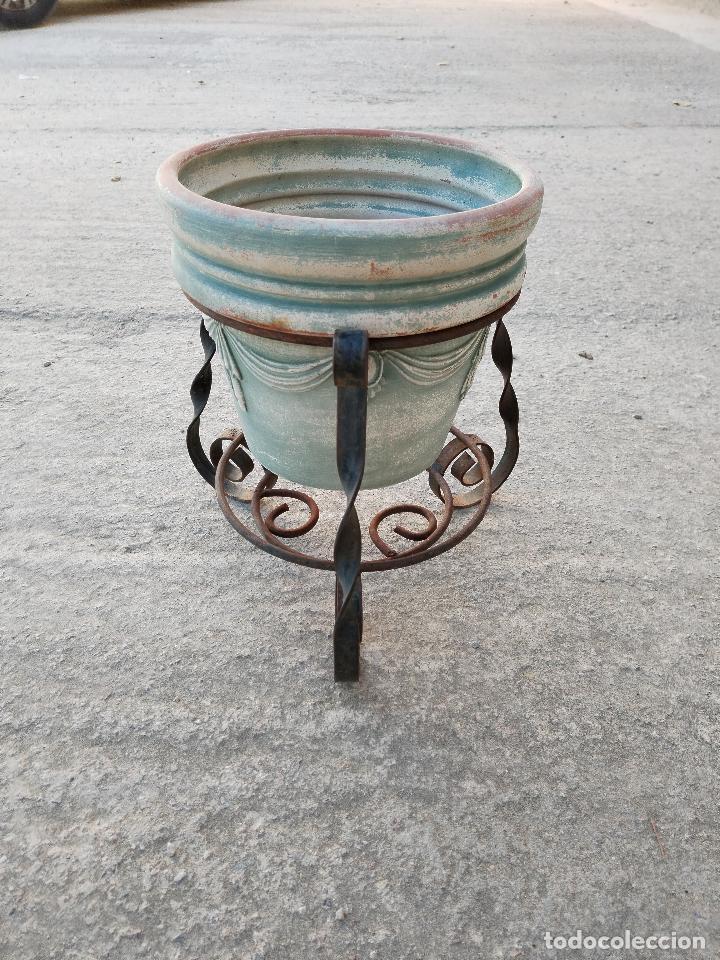 Antig&uuml;edades: macetero de forja - Foto 2