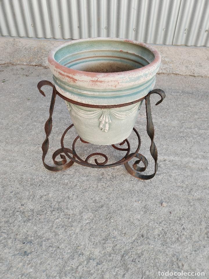 Antig&uuml;edades: macetero de forja - Foto 1
