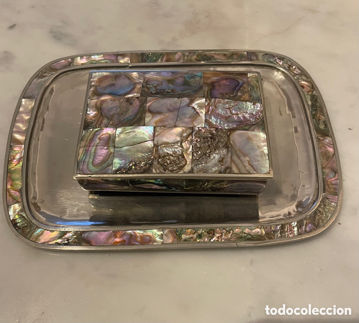 Antig&uuml;edades: BANDEJA Y CAJA MADREPERLA - Foto 1