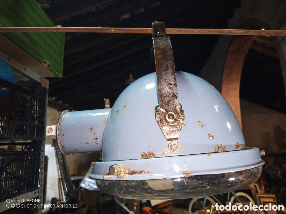 Antig&uuml;edades: Antigua farola esmaltada - Foto 1