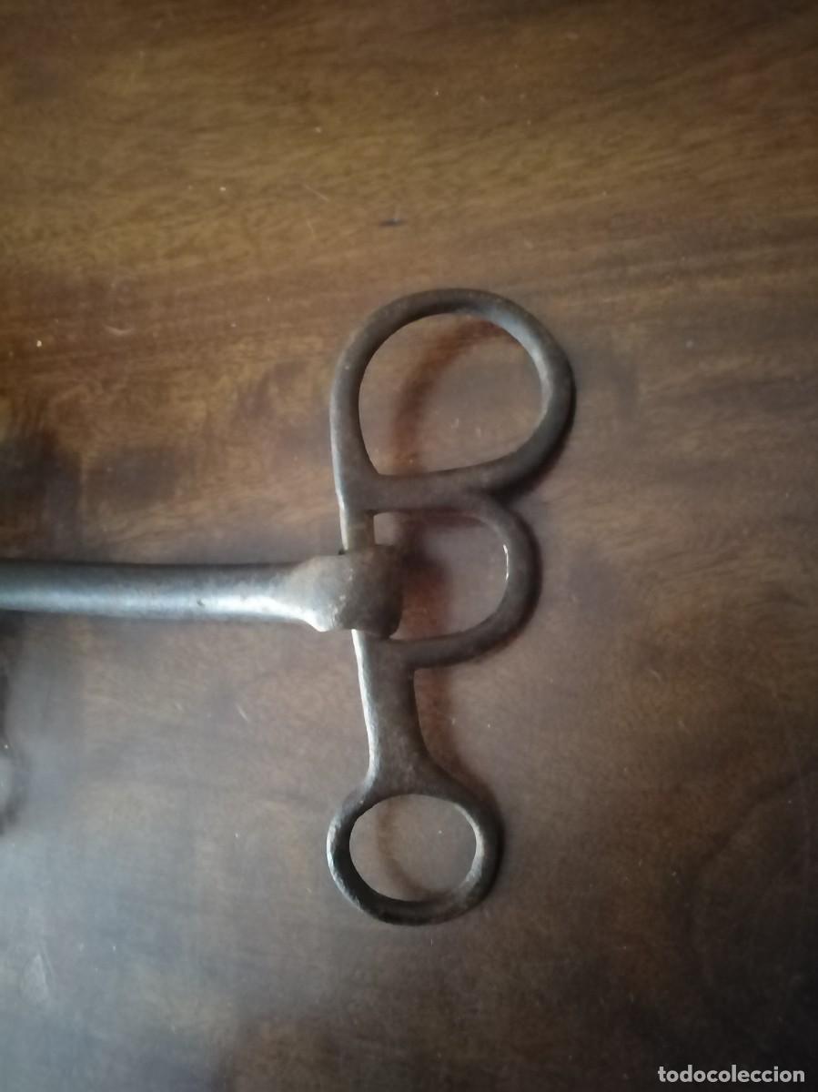 Antig&uuml;edades: Antiguo bocado de caballo. - Foto 2