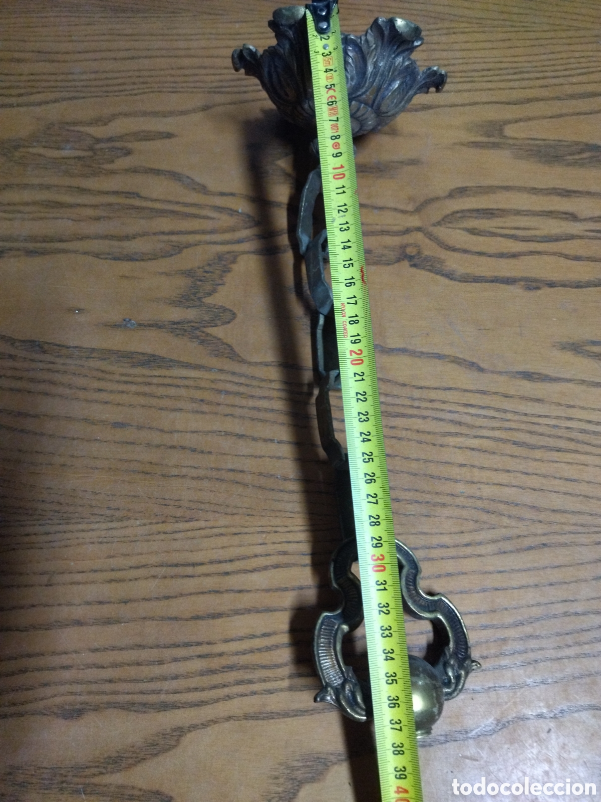 Antig&uuml;edades: Cadena de lat&oacute;n para l&aacute;mpara con flor&oacute;n. - Foto 2