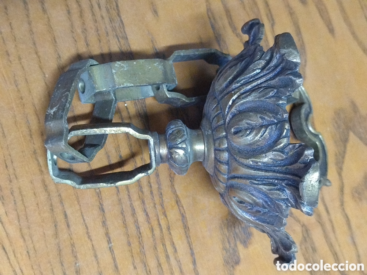 Antig&uuml;edades: Cadena de lat&oacute;n para l&aacute;mpara con flor&oacute;n. - Foto 7